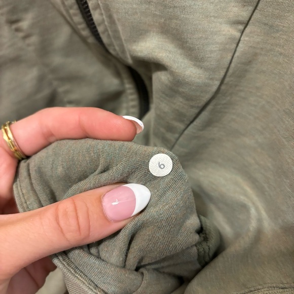 Lululemon On The Daily Hoodie
Heathered Fatigue Fog - Picture 5 of 12